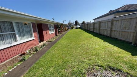 1/7 Thompson Street, Mangere East, Auckland - Photo 2