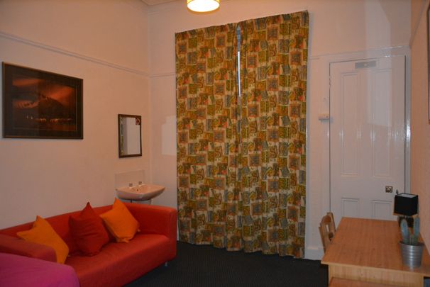 Room in a Shared House, Queen Square, G41 - Photo 1