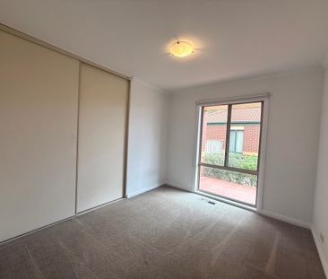 Freshly Painted 3 Bedroom Delight! - Photo 4