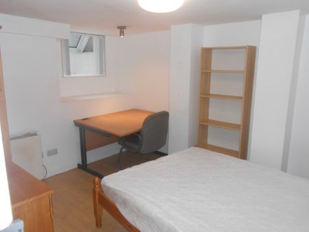 3 Bed Flat, Granville Road, M14 - Photo 3