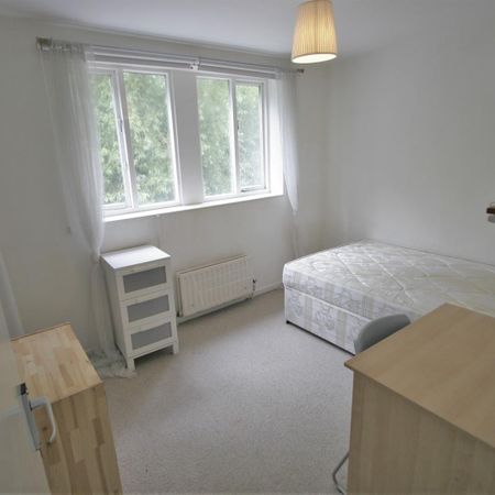 4 bedroom terraced house to rent - Photo 3