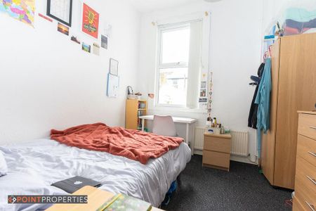 6 bedroom terraced house to rent - Photo 4