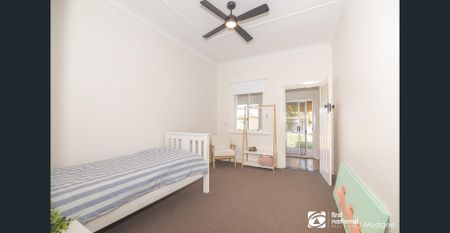 COMFORTABLE CENTRAL FURNISHED HOME - Photo 2