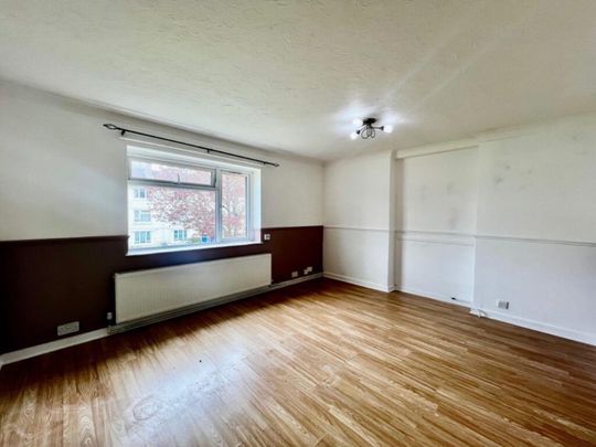 3 Bed Flat, Wellow Close, SO18 - Photo 1