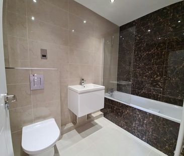 Flat to rent on - Photo 2