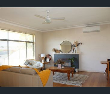 LOW MAINTENANCE IN CENTRAL LOCATION - Photo 2