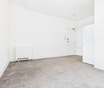 Property to rent - Photo 2
