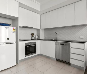 Semi Furnished Unit - Available 13/4/26 - Photo 6