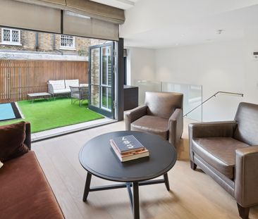 Elegant Townhouse on one of Knightsbridge's Most Coveted Streets - Photo 1