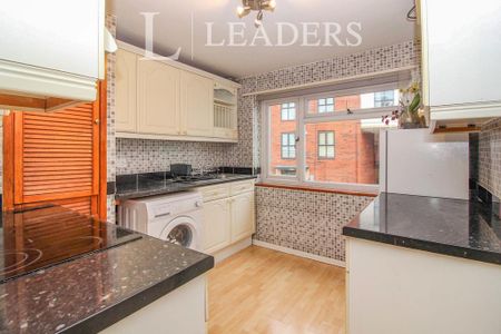 2 bedroom flat to rent - Photo 5