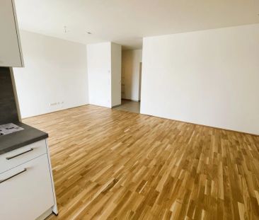 Neu sanierte 4-Zimmer Wohnung mit Loggia in aufstrebendem Wohnviertel - Photo 2