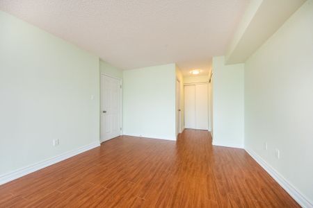 For Lease - 175 Cedar Avenue Unit# #302, Richmond Hill, Ontario - Photo 3