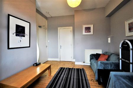 4 bedroom flat to rent - Photo 2