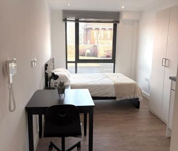 Studio to rent - Photo 2