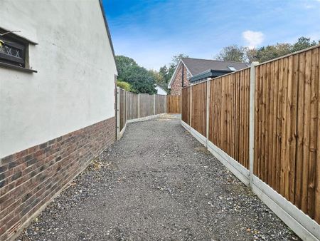 3 bedroom detached house to rent - Photo 2