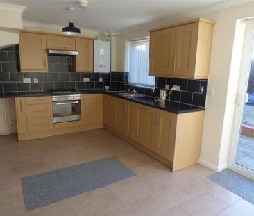 3 bedroom end of terrace house to rent - Photo 6