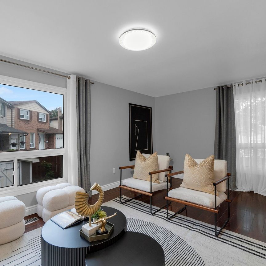 For Lease - 8 Franca Crescent, Toronto, Ontario - Photo 1