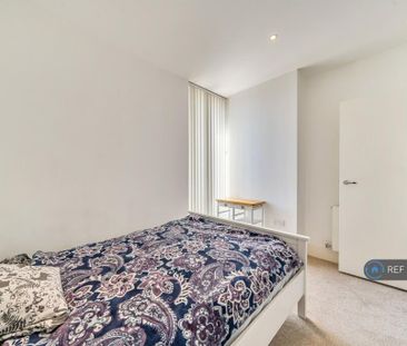 3 bedroom flat to rent - Photo 5