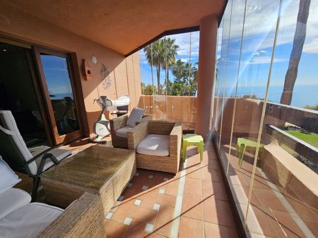 Middle Floor Apartment in Estepona - Photo 5