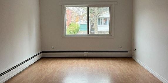 Grand 5 1/2 à louer - Chauffage et eau chaude inclus - Photo 2