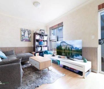 “Beautiful townhouse in amazing location!” - Photo 1