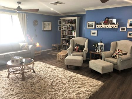 SPACIOUS 4 Bedroom Brick & Tile Home - Photo 2