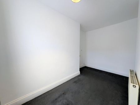 2 bedroom end of terrace house to rent - Photo 4