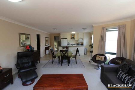 Cosy Home in Jerrabomberra - Photo 5