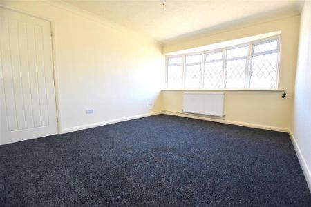 2 bedroom semi-detached bungalow to rent - Photo 3