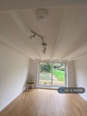 3 bedroom semi-detached house to rent - Photo 4