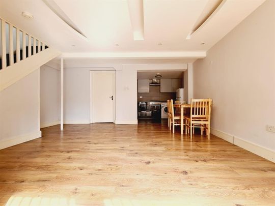 2 Bed Maisonette, Colina Mews, N15 - Photo 1