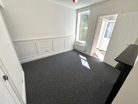 2 bedroom semi-detached house to rent - Photo 4
