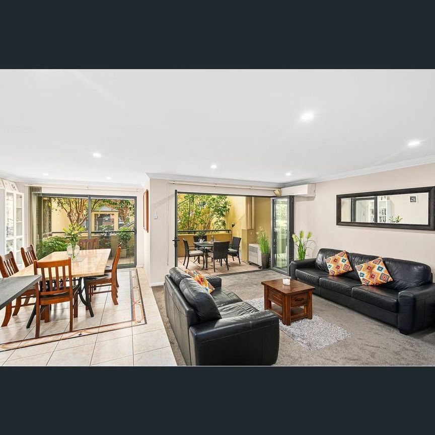 Prime CBD Living – Two-Bedroom Apartment - Photo 1