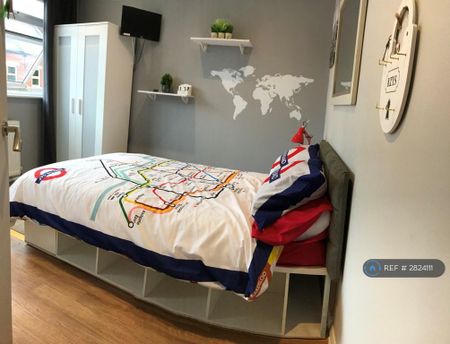 1 bedroom in a house share to rent - Photo 4