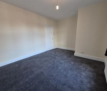 3 Bed House - Terraced - Photo 4