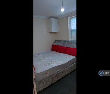 2 bedroom end of terrace house to rent - Photo 5