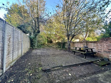 Newcombe Road, Southampton - Photo 3