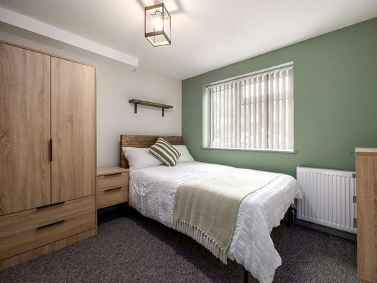 8 bedroom property to rent - Photo 1