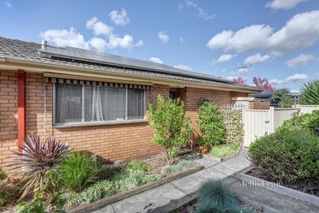 2/158 Junction Road, Nunawading - Photo 3