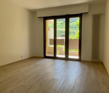 Appartement de 4 pièces partiellement rénové situé au 2ème étage av... - Photo 2