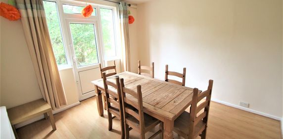 5 bedroom semi-detached house to rent - Photo 2