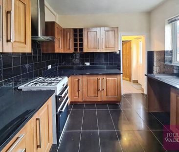 3 bedroom end of terrace house to rent - Photo 3