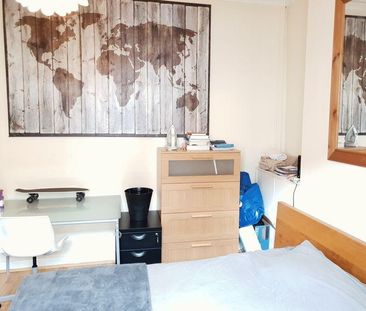 4 bedroom terraced house to rent - Photo 2