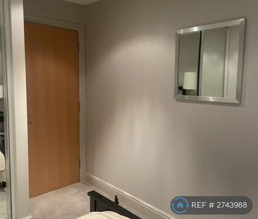 1 bedroom in a flat share to rent - Photo 2