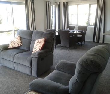 Aotea Spacious 4 Bedroom House - Pets negotiable - Photo 5
