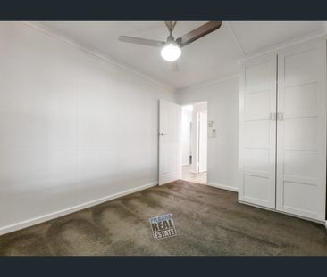 Spacious 4 x 1 with a lot to love! - Photo 4