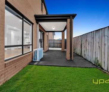 14 Romulus Crescent, Cranbourne West - Photo 3