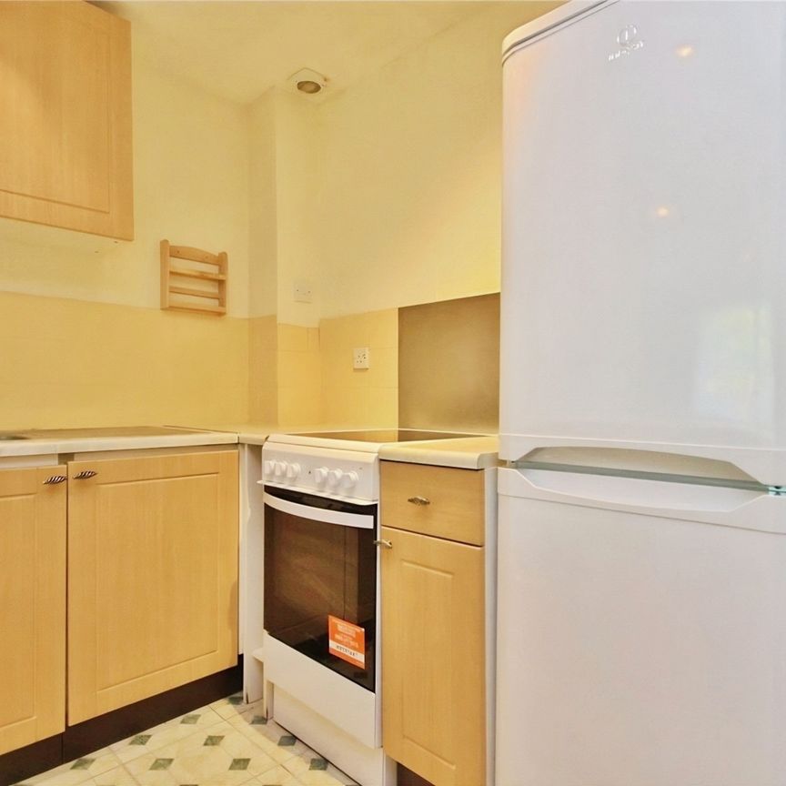 Meadowbrook Close, Colnbrook, Slough, SL3 0PA - Photo 1