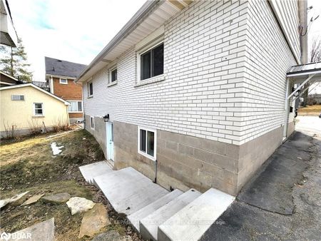 For Lease - 320 Mississaga Street Unit# 2, Orillia, Ontario - Photo 2