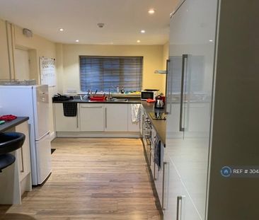 1 bedroom in a house share to rent - Photo 4